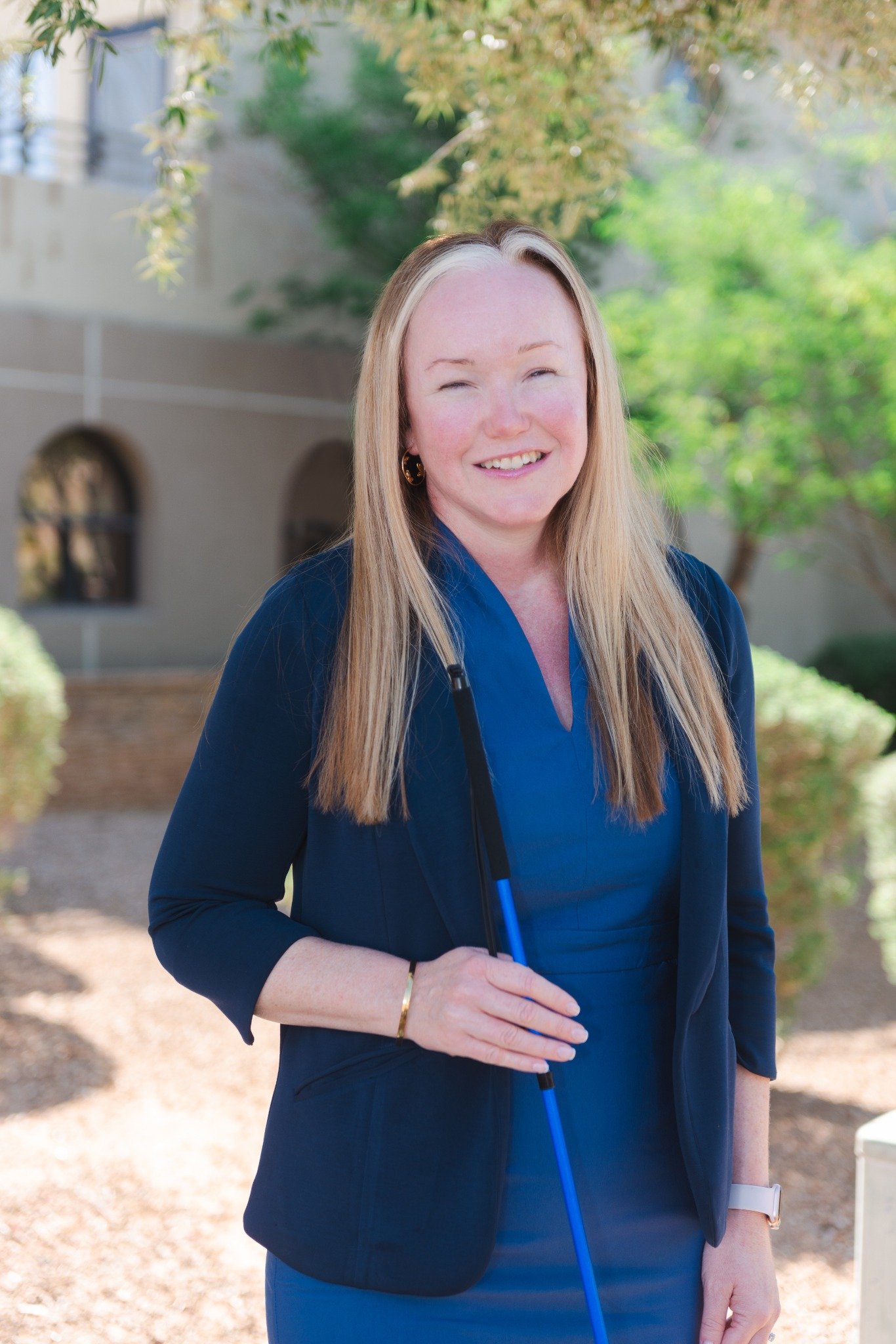 Therapist Shannon Mandadi standing outside in a blue sweater.